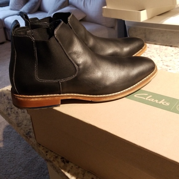 clarks chelsea boots black